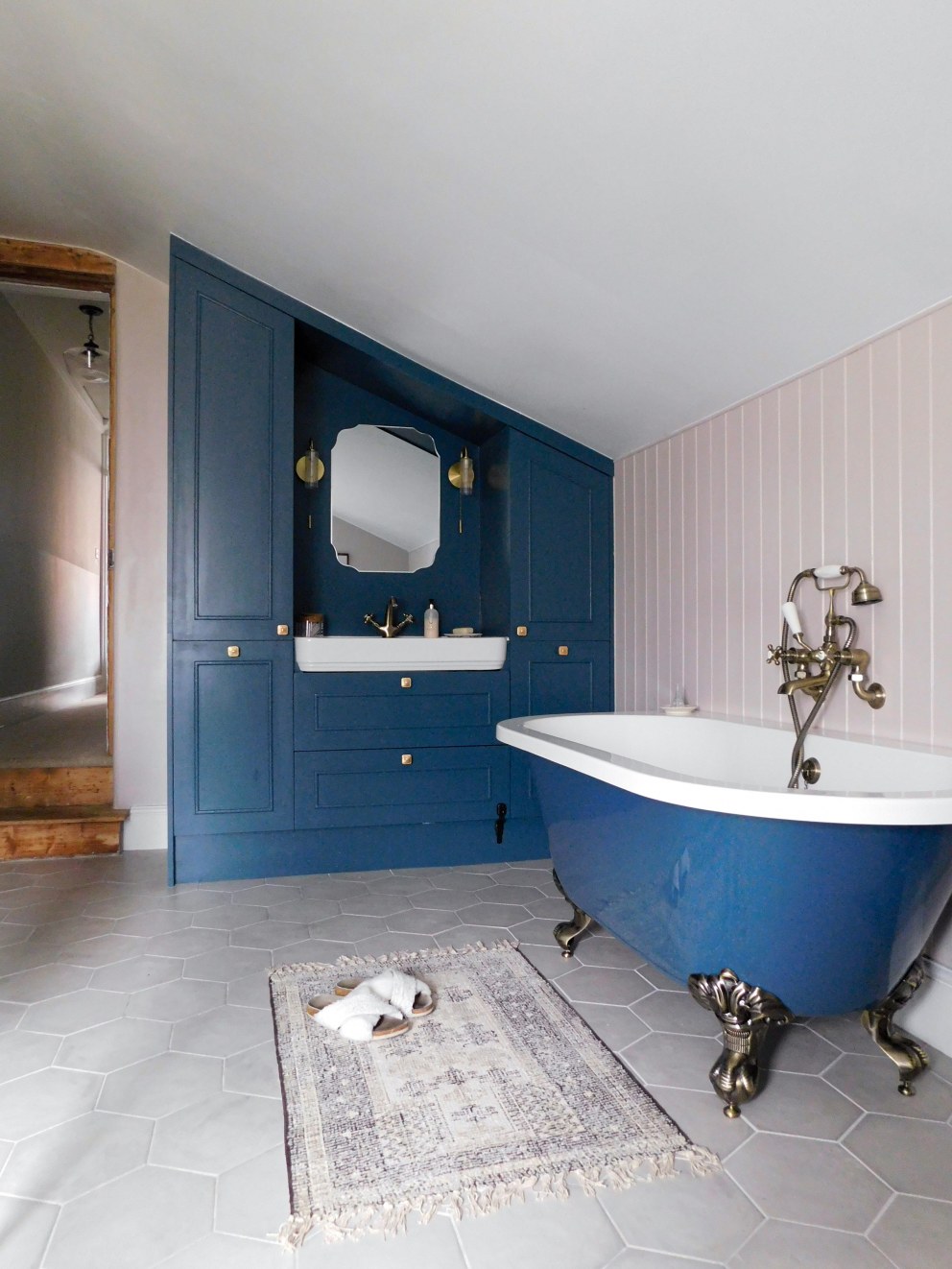 WD18 Bathroom | Roll Top Bath & Bespoke Cabinetry | Interior Designers